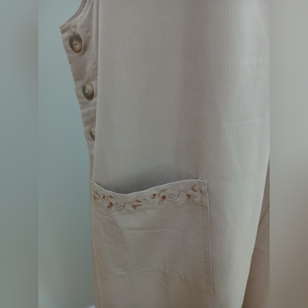 Beige Sleeveless Shift Dress with Pocket Detail - Picture 2 of 7